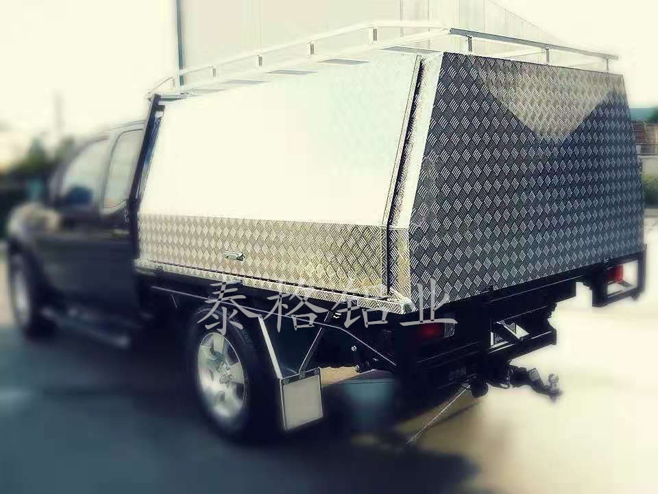 小三筋花紋鋁闆